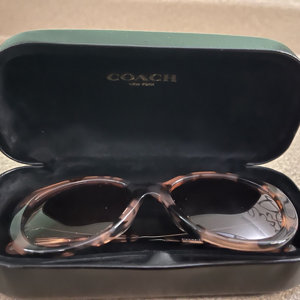 COACH sun glasses - Picture 2 of 5